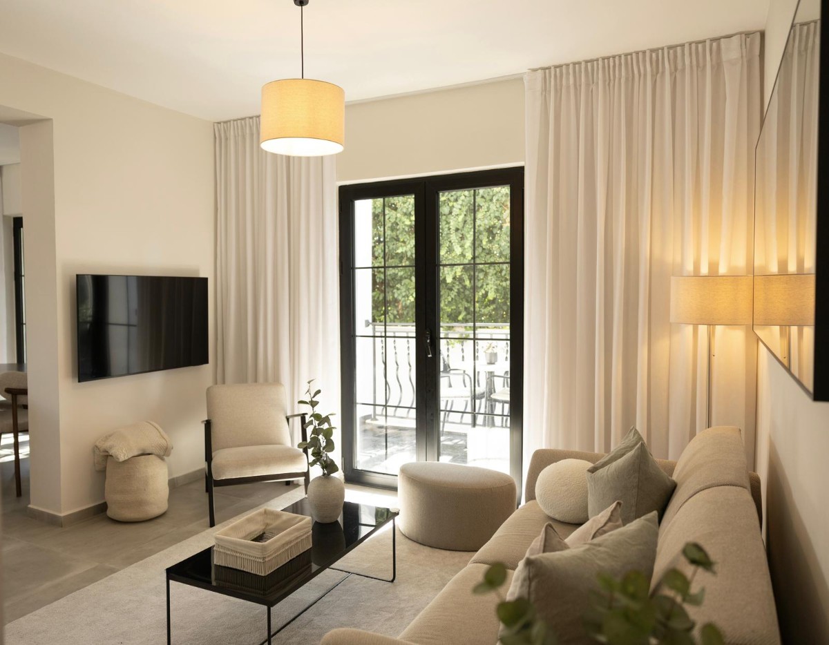 Dvosobni stanovi sa terasama, bazenom, parkingom i skandinavskim stilom enterijera, Tivat